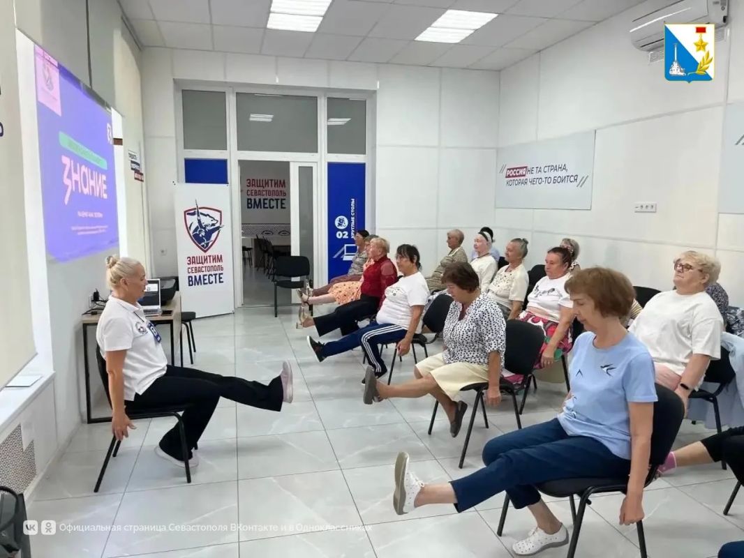 Севастопольцы осваивают разные виды гимнастики на занятиях «Здорового века»