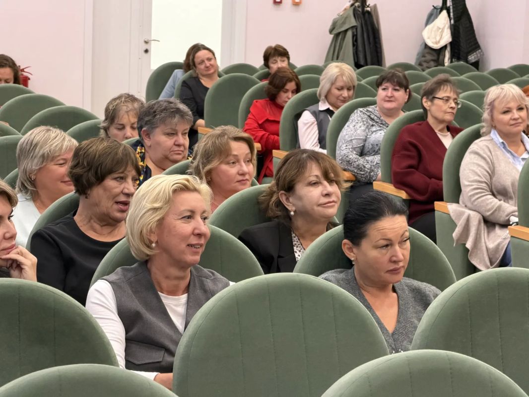 Провел совещание с заведующими детских садов по итогам первого месяца учебного года Провел совещание с заведующими детских садов по итогам первого месяца учебного года