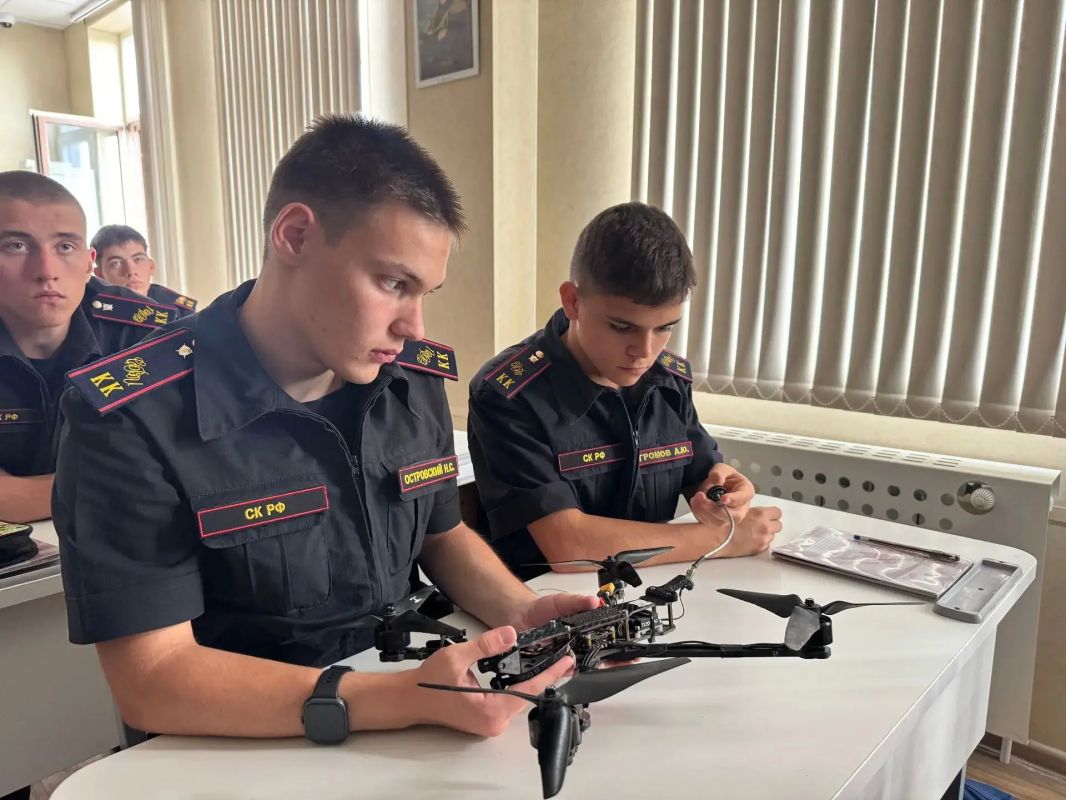 В рамках проекта «Живые уроки по безопасности» для севастопольских кадет провели тематическую лекцию В рамках проекта «Живые уроки по безопасности» для севастопольских кадет провели тематическую лекцию
