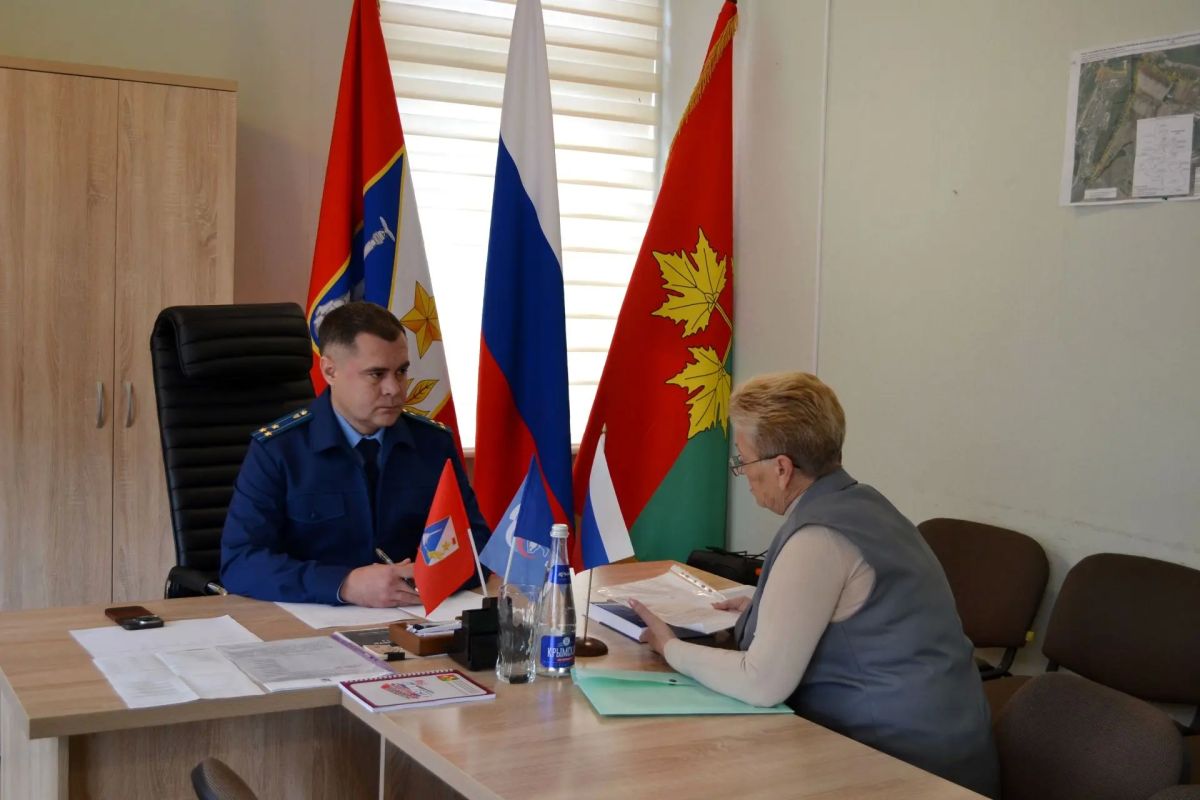 Сегодня, 24 сентября 2026 года, заместитель прокурора города Севастополя Анатолий Абраменко провел выездной личный прием жителей Терновского муниципального округа