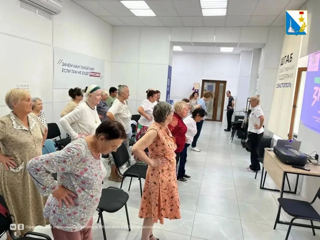 Севастопольцы осваивают разные виды гимнастики на занятиях «Здорового века» Севастопольцы осваивают разные виды гимнастики на занятиях «Здорового века»