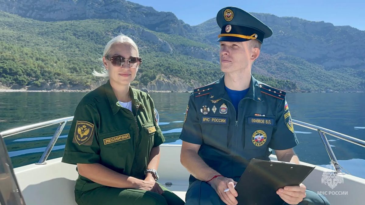 Защищённость от огня проверили с воды: в морской рейд вышли МЧС России и Севастопольское лесничество Защищённость от огня проверили с воды: в морской рейд вышли МЧС России и Севастопольское лесничество