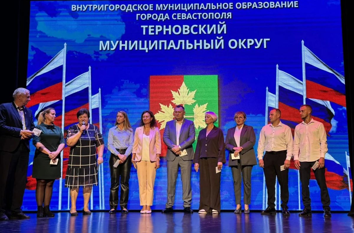В Балаклаве вручили удостоверения депутатам нового созыва В Балаклаве вручили удостоверения депутатам нового созыва