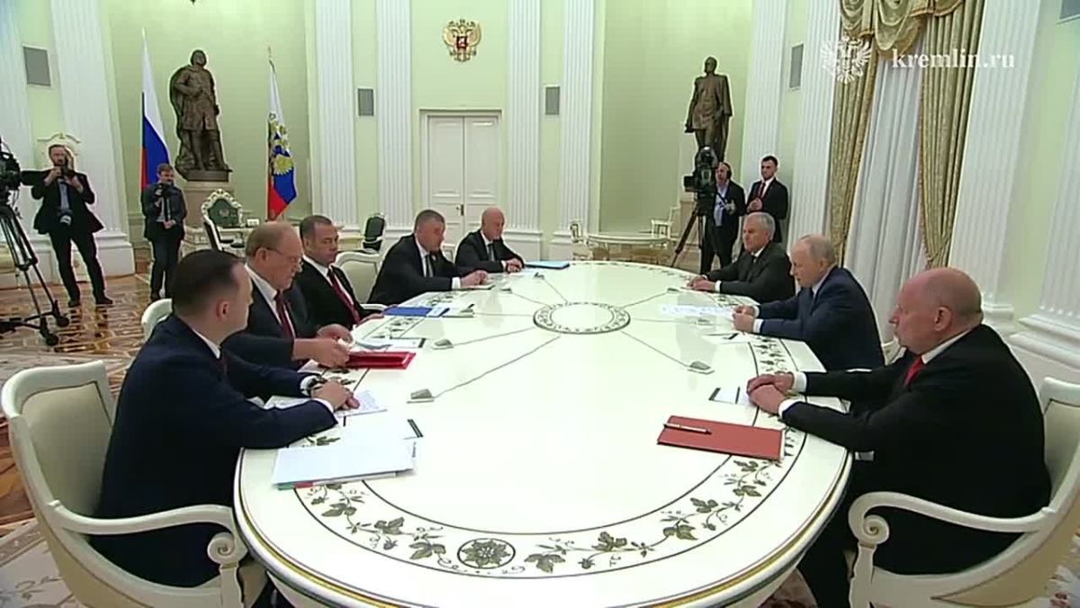 Владимир Путин провел в Кремле встречу с руководителями партий, прошедших в Государственную Думу по итогам выборов