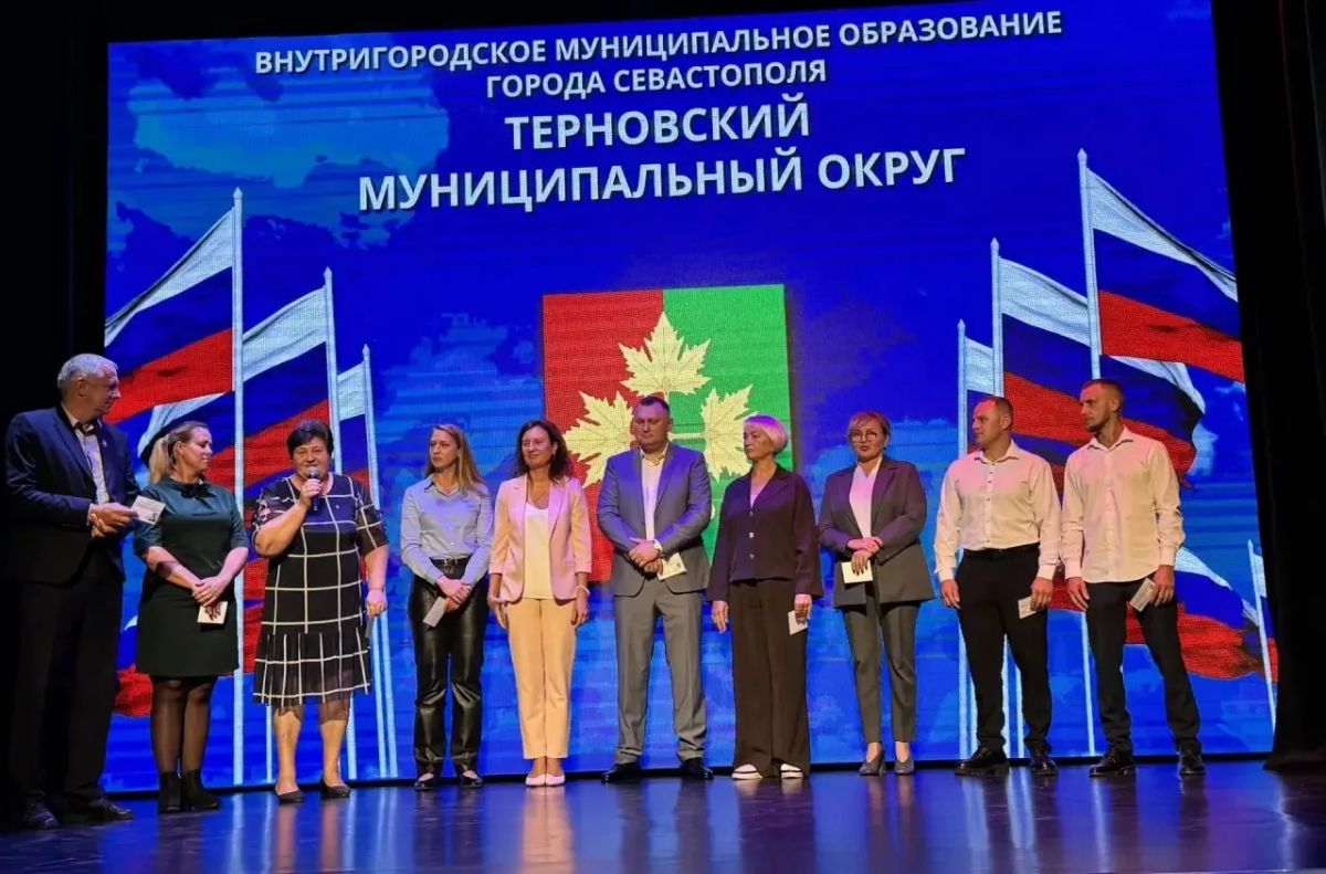 В Балаклаве вручили удостоверения избранных депутатов нового созыва В Балаклаве вручили удостоверения избранных депутатов нового созыва