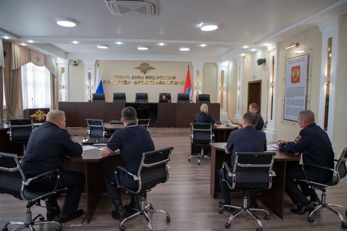 В УМВД России по г.Севастополю состоялась встреча руководства с наставниками молодых специалистов В УМВД России по г.Севастополю состоялась встреча руководства с наставниками молодых специалистов