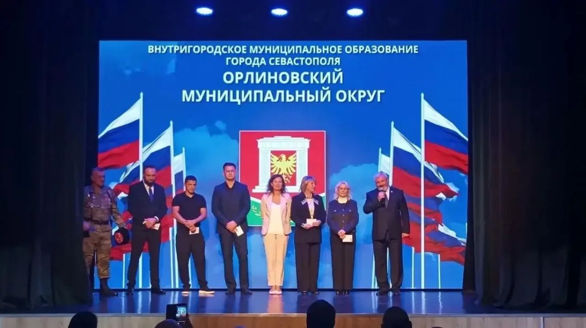 В Балаклаве вручили удостоверения избранных депутатов нового созыва В Балаклаве вручили удостоверения избранных депутатов нового созыва