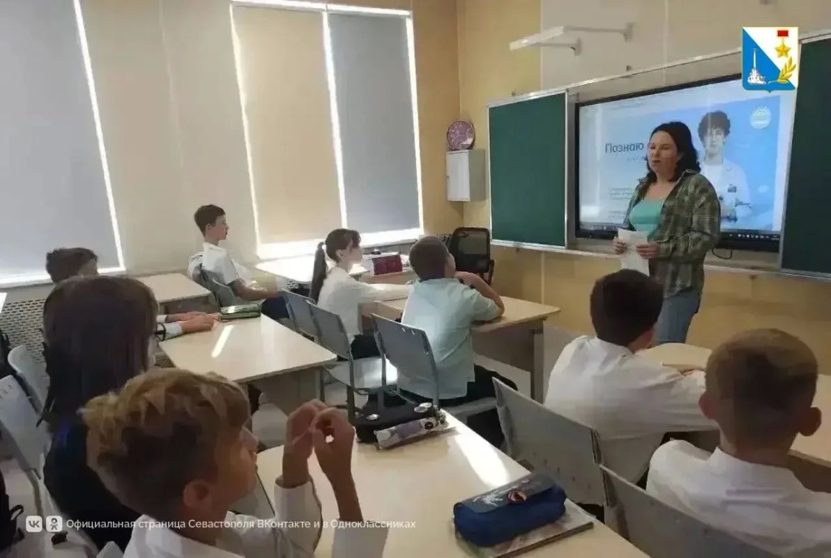 Специалисты центра соцпомощи семье и детям провели встречи для учеников 5-6 классов гимназии №5 и школы №9