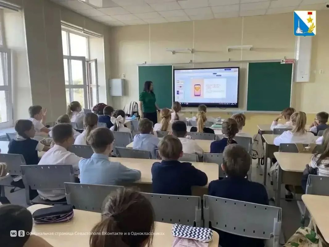 Специалисты центра соцпомощи семье и детям провели встречи для учеников 5-6 классов гимназии №5 и школы №9 Специалисты центра соцпомощи семье и детям провели встречи для учеников 5-6 классов гимназии №5 и школы №9