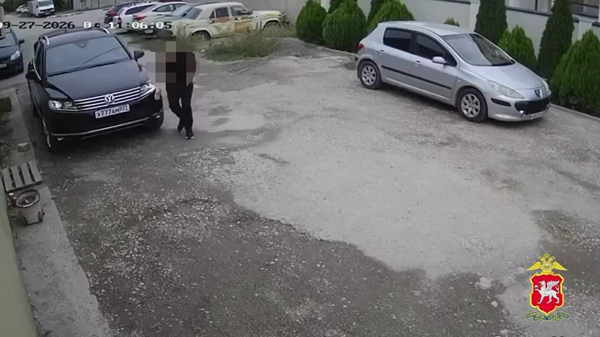 В Крыму водитель попытался уйти от ДПС, а по дороге успел сменить и номера, и место за рулём