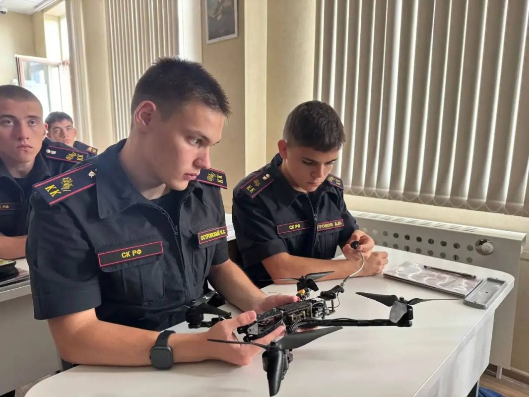 В рамках проекта «Живые уроки по безопасности» для севастопольских кадет провели тематическую лекцию В рамках проекта «Живые уроки по безопасности» для севастопольских кадет провели тематическую лекцию