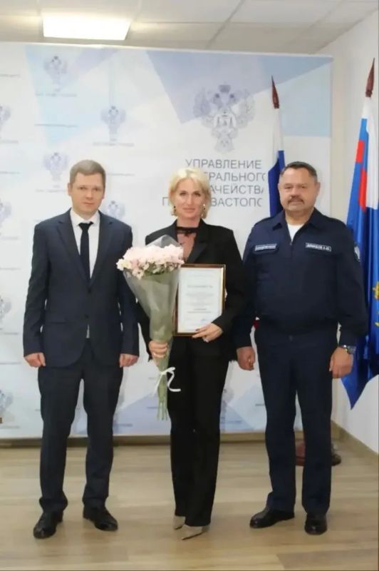 С рабочим визитом в Севастополь прибыли заместитель руководителя Федерального казначейства Александр Демидов и начальник Управления ведомственных проектов Федерального казначейства Алексей Долгалев С рабочим визитом в Севастополь прибыли заместитель руководителя Федерального казначейства Александр Демидов и начальник Управления ведомственных проектов Федерального казначейства Алексей Долгалев