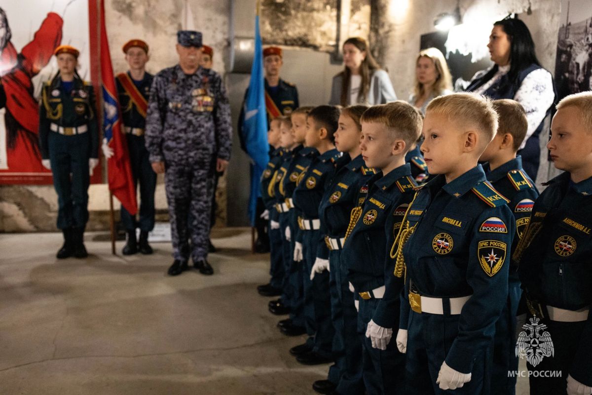 Самые юные спасатели: в Севастополе 60 ребят принесли клятву кадет МЧС России Самые юные спасатели: в Севастополе 60 ребят принесли клятву кадет МЧС России