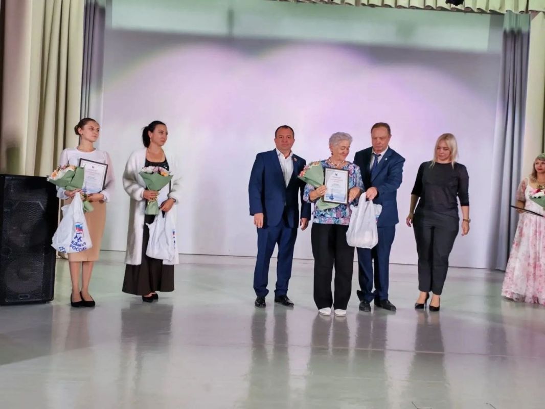 Александр Кулагин: Сегодня мы отмечаем один из самых важных профессиональных праздников - День учителя Александр Кулагин: Сегодня мы отмечаем один из самых важных профессиональных праздников - День учителя