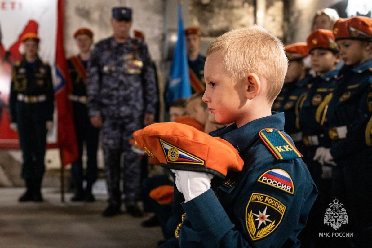 Самые юные спасатели: в Севастополе 60 ребят принесли клятву кадет МЧС России Самые юные спасатели: в Севастополе 60 ребят принесли клятву кадет МЧС России