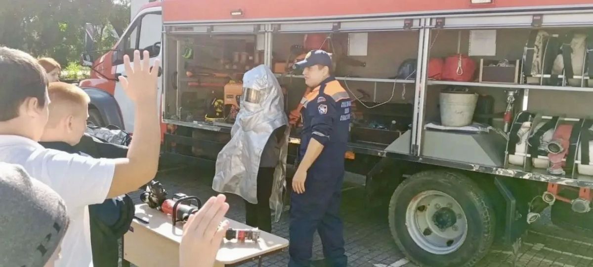 Пожарные Спасательной службы провели урок безопасности для школьников Пожарные Спасательной службы провели урок безопасности для школьников