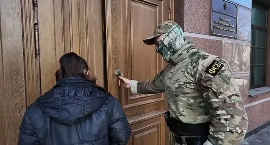 ФСБ пресекла попытку перевода денег из Севастополя на Украину