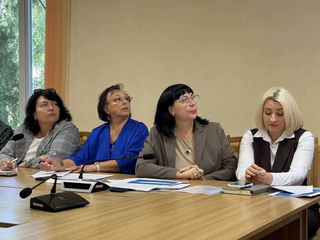 По итогам работы в сентябре провел совещания с директорами школ, учреждений СПО и учреждений дополнительного образования По итогам работы в сентябре провел совещания с директорами школ, учреждений СПО и учреждений дополнительного образования