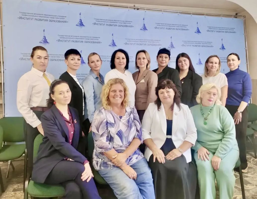 Навигаторы детства Севастополя продолжают развивать профессиональные компетенции педагогов, обмениваться опытом и разбирать инструменты, которые помогают эффективно выстраивать работу в сфере воспитания и сопровождения детей... Навигаторы детства Севастополя продолжают развивать профессиональные компетенции педагогов, обмениваться опытом и разбирать инструменты, которые помогают эффективно выстраивать работу в сфере воспитания и сопровождения детей...