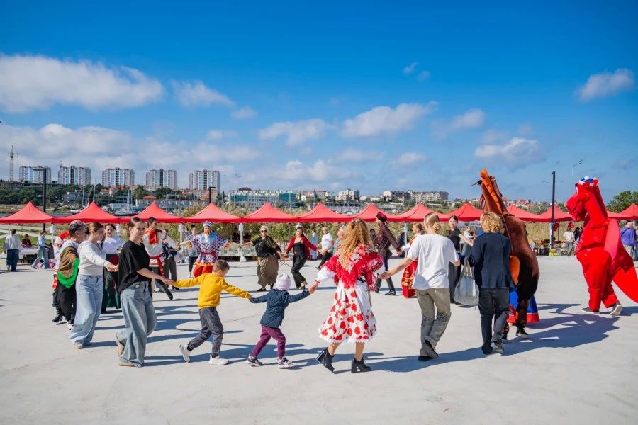 В Казачьей бухте открылась ярмарка «Севастопольская» В Казачьей бухте открылась ярмарка «Севастопольская»