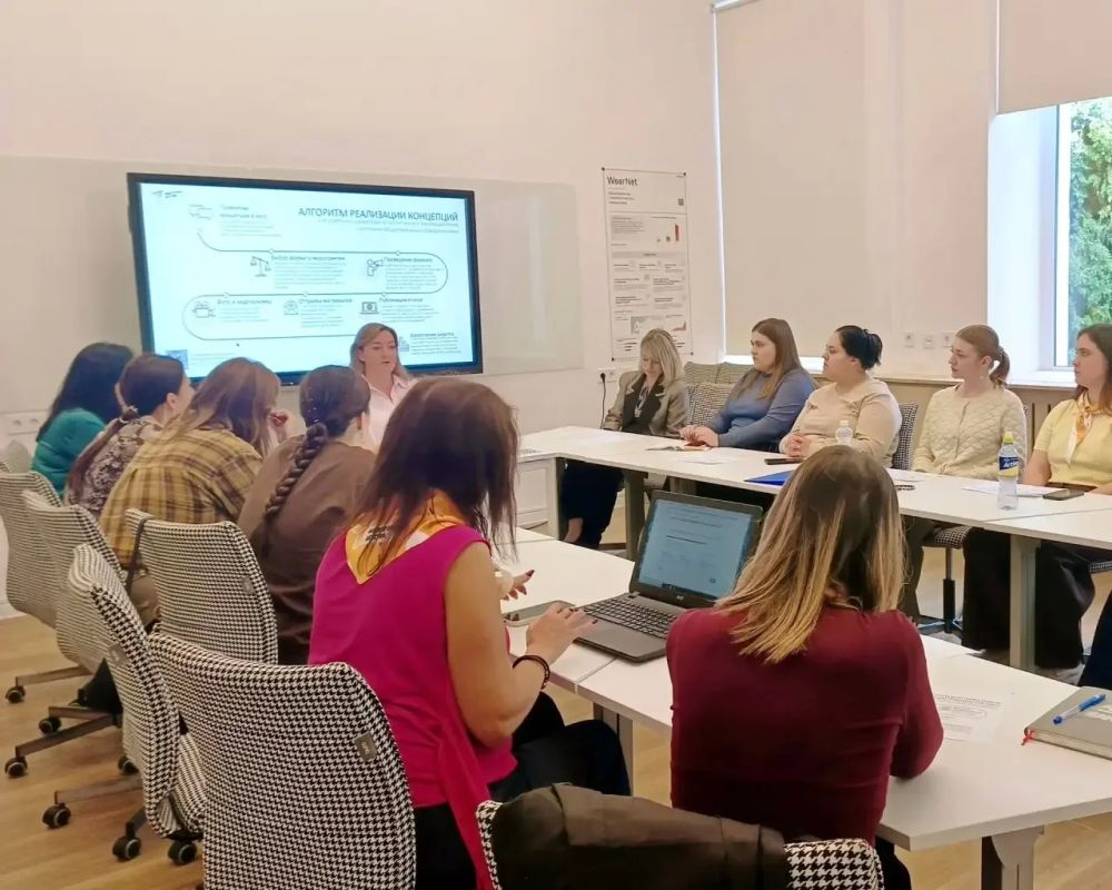 Навигаторы детства Севастополя продолжают развивать профессиональные компетенции педагогов, обмениваться опытом и разбирать инструменты, которые помогают эффективно выстраивать работу в сфере воспитания и сопровождения детей... Навигаторы детства Севастополя продолжают развивать профессиональные компетенции педагогов, обмениваться опытом и разбирать инструменты, которые помогают эффективно выстраивать работу в сфере воспитания и сопровождения детей...