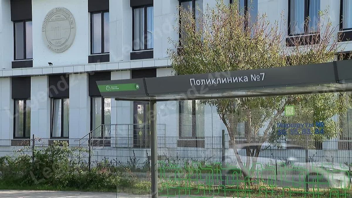 Остановочные павильоны установили у седьмой поликлиники в обоих направлениях движения общественного транспорта на улице Шевченко
