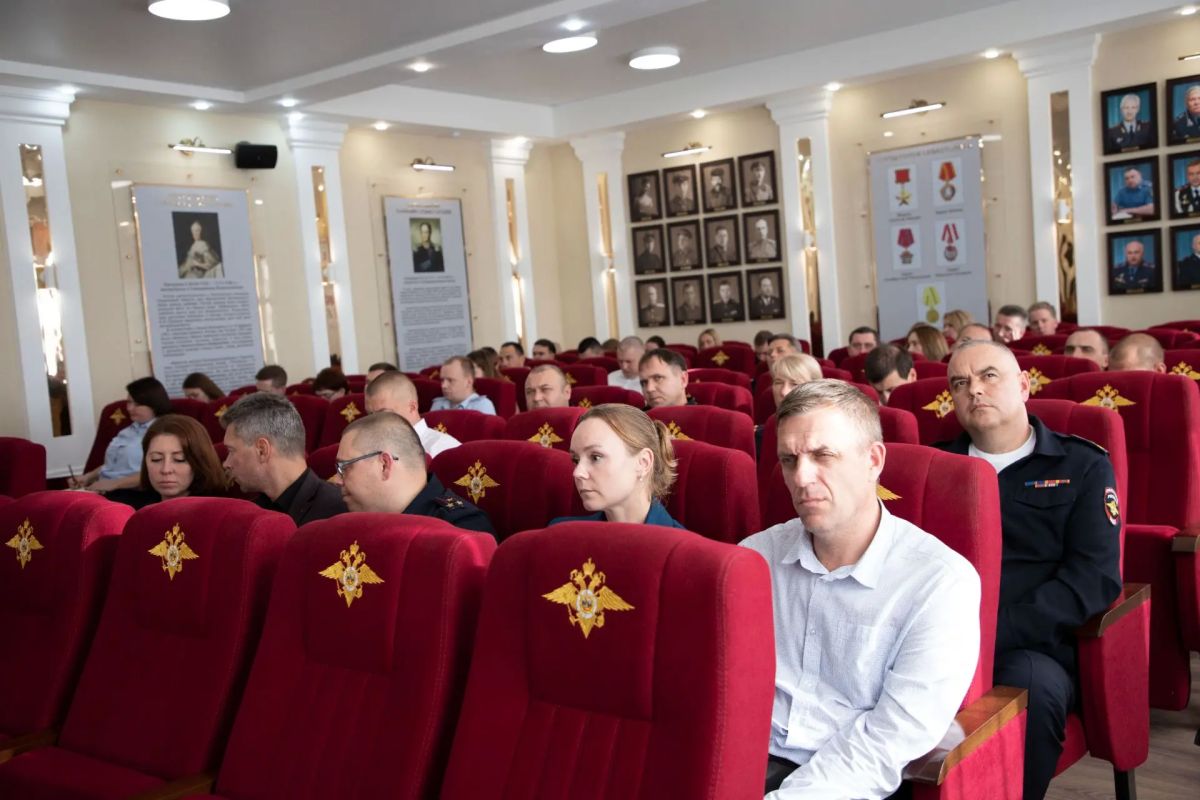В Управлении МВД России по г.Севастополю прошло очередное занятие в рамках Единого дня государственного правового информирования В Управлении МВД России по г.Севастополю прошло очередное занятие в рамках Единого дня государственного правового информирования