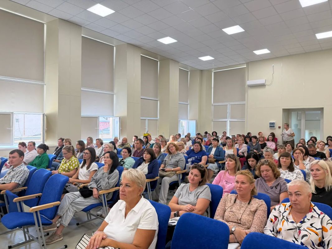 Сотрудники Госавтоинспекции Севастополя обсудили проблемы безопасности детей на дорогах с педагогами и родителями учащихся колледжа Сотрудники Госавтоинспекции Севастополя обсудили проблемы безопасности детей на дорогах с педагогами и родителями учащихся колледжа