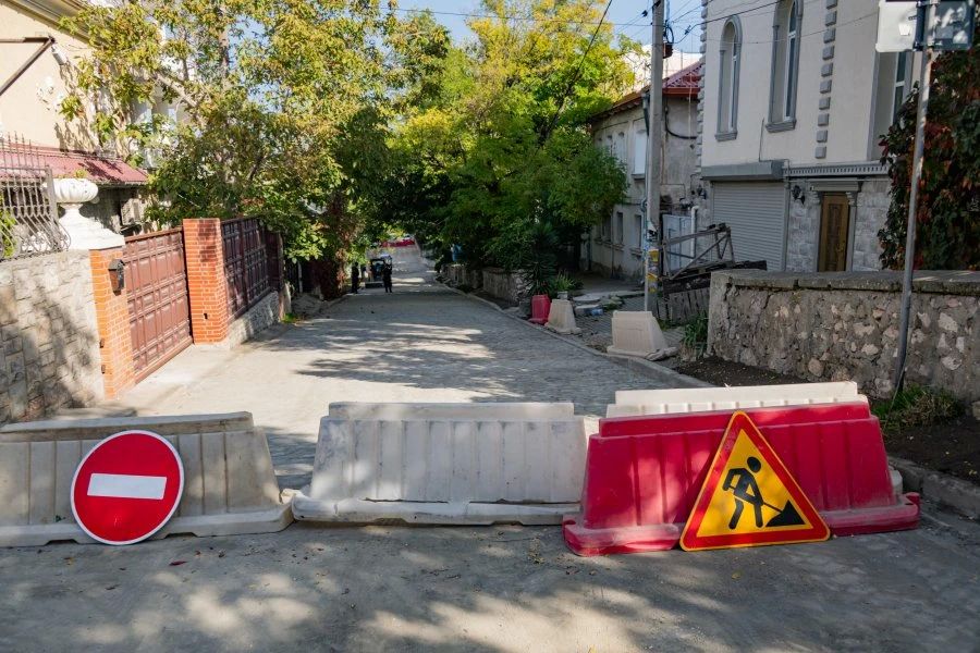 На улице Демидова в Севастополе завершают укладку брусчатки На улице Демидова в Севастополе завершают укладку брусчатки