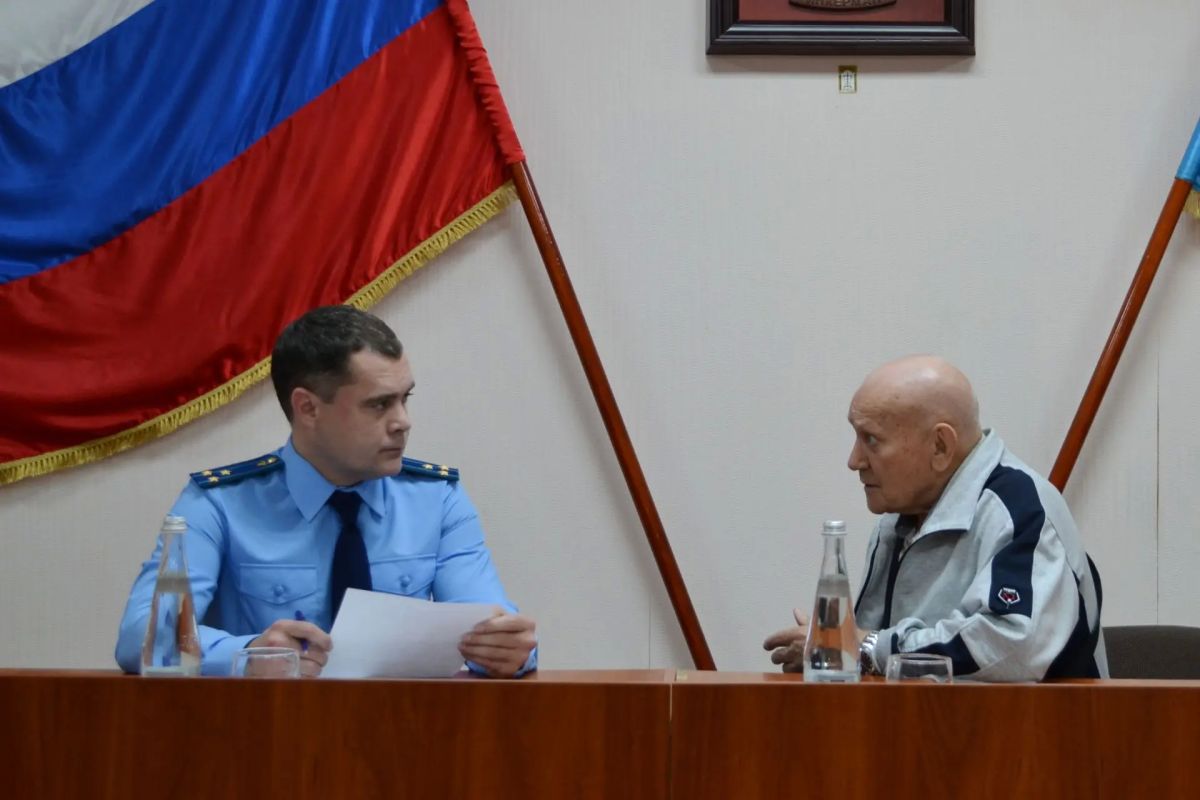 Заместитель прокурора города Севастополя Анатолий Абраменко провел выездной прием жителей Инкермана ___ Заместитель прокурора города Севастополя Анатолий Абраменко провел выездной прием жителей Инкермана ___
