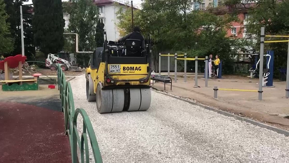 Владимир Немцев: На округе №4 продолжается системная работа по ремонту и развитию пешеходных сетей