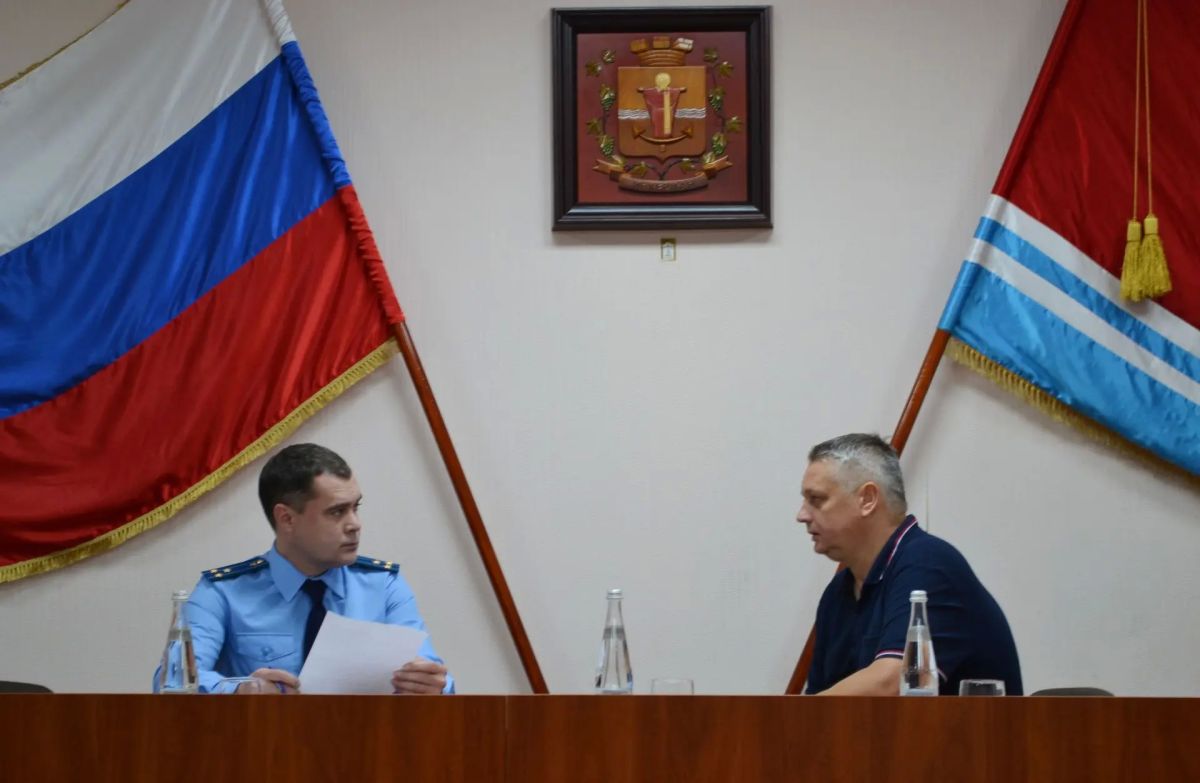 Заместитель прокурора города Севастополя Анатолий Абраменко провел выездной прием жителей Инкермана ___