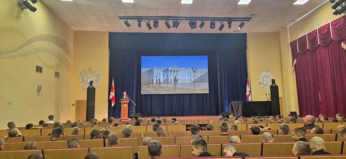 Сотрудники полиции рассказали воспитанникам военно-морского училища, как противостоять вовлечению в противоправную деятельность Сотрудники полиции рассказали воспитанникам военно-морского училища, как противостоять вовлечению в противоправную деятельность