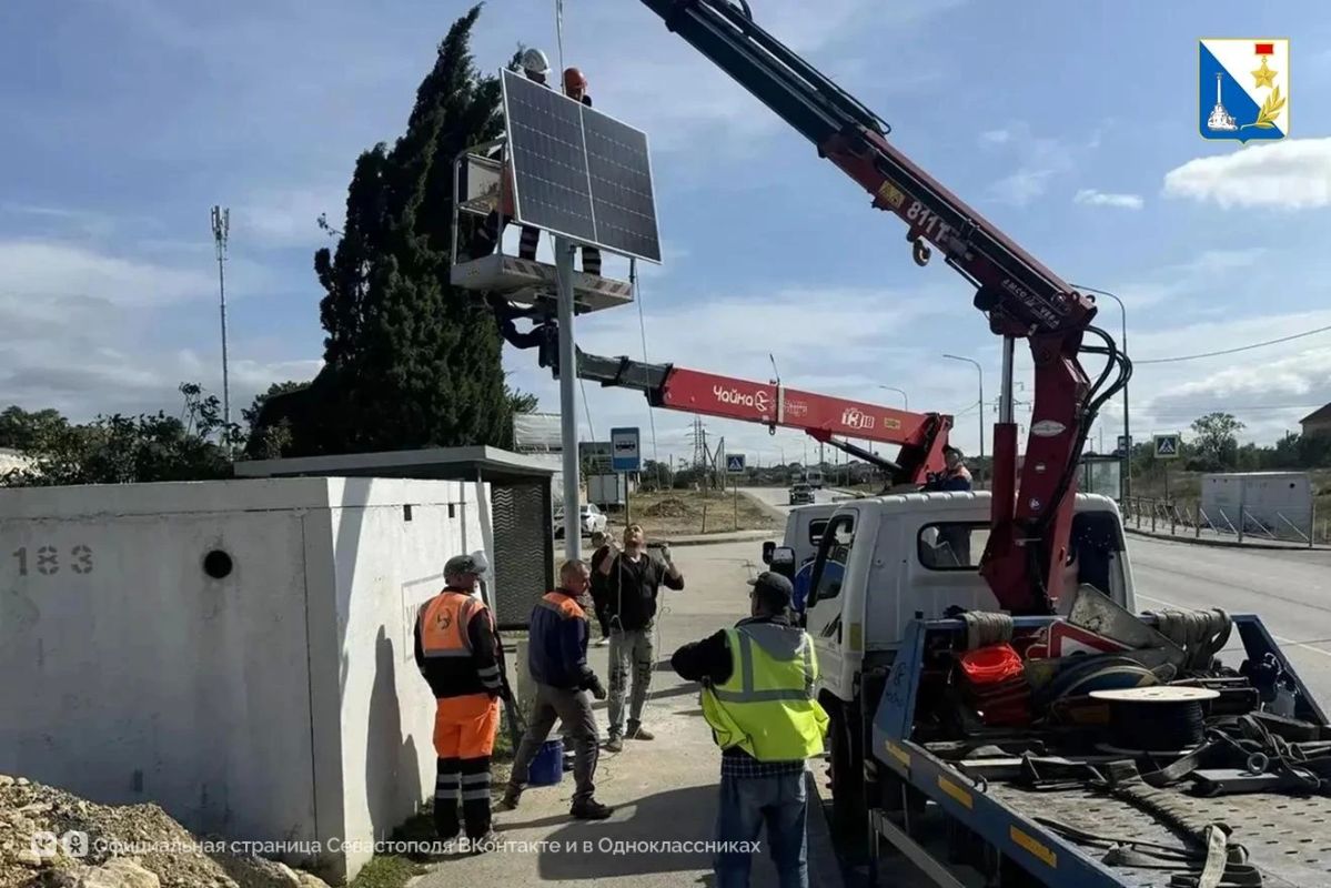 В Севастополе устанавливают автономное освещение на переходах и остановках В Севастополе устанавливают автономное освещение на переходах и остановках