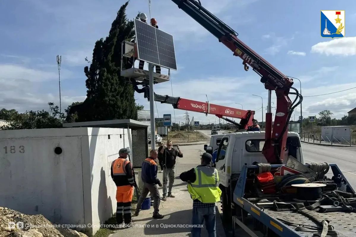 На переходах и остановках Севастополя устанавливают автономное освещение На переходах и остановках Севастополя устанавливают автономное освещение