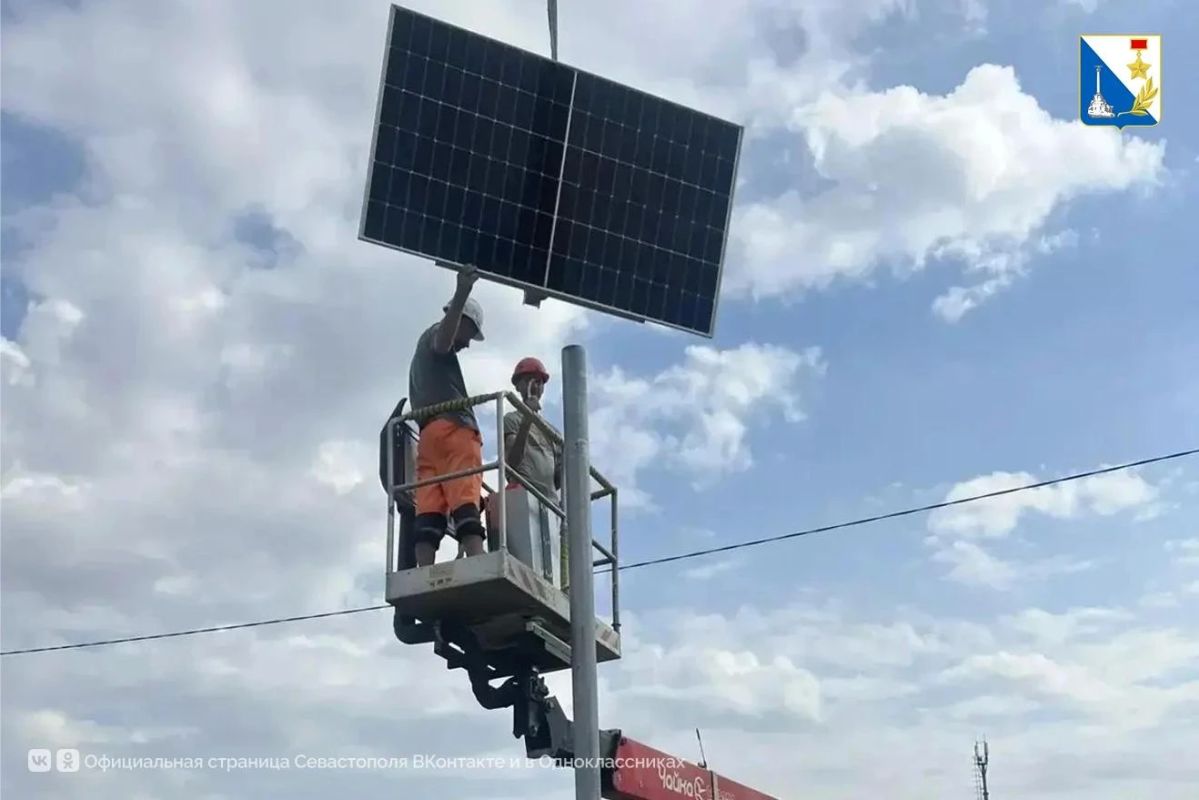 В Севастополе устанавливают автономное освещение на переходах и остановках В Севастополе устанавливают автономное освещение на переходах и остановках