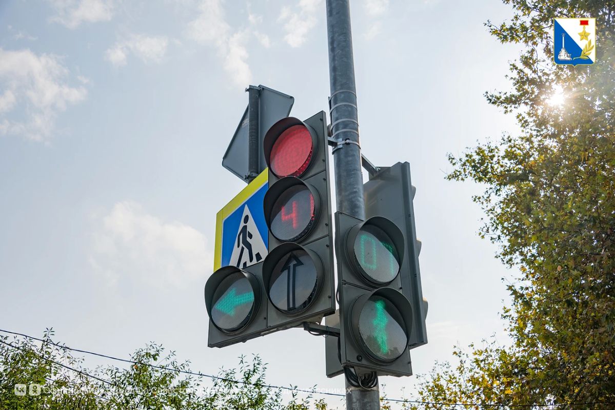 На переходах и остановках Севастополя устанавливают автономное освещение На переходах и остановках Севастополя устанавливают автономное освещение
