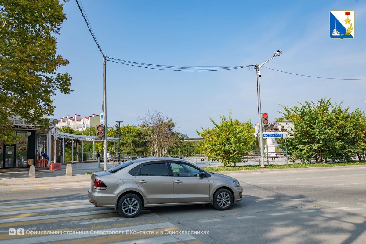 На переходах и остановках Севастополя устанавливают автономное освещение На переходах и остановках Севастополя устанавливают автономное освещение