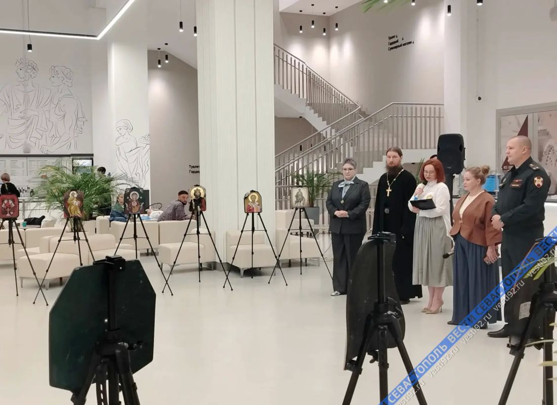 В музее Античности и Византии открылась выставка икон на бронепластинах «Броня веры» В музее Античности и Византии открылась выставка икон на бронепластинах «Броня веры»