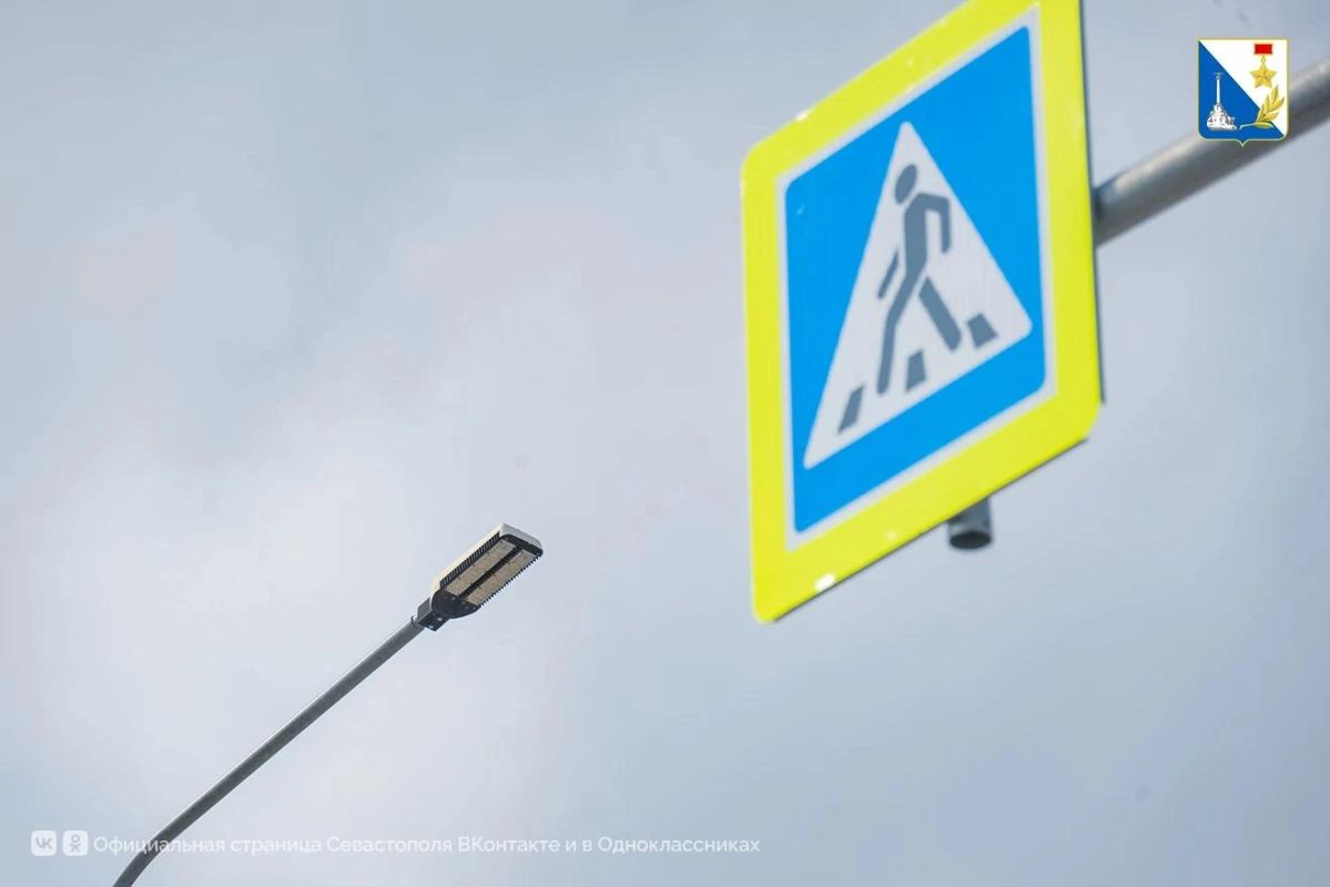 В Севастополе устанавливают автономное освещение на переходах и остановках В Севастополе устанавливают автономное освещение на переходах и остановках