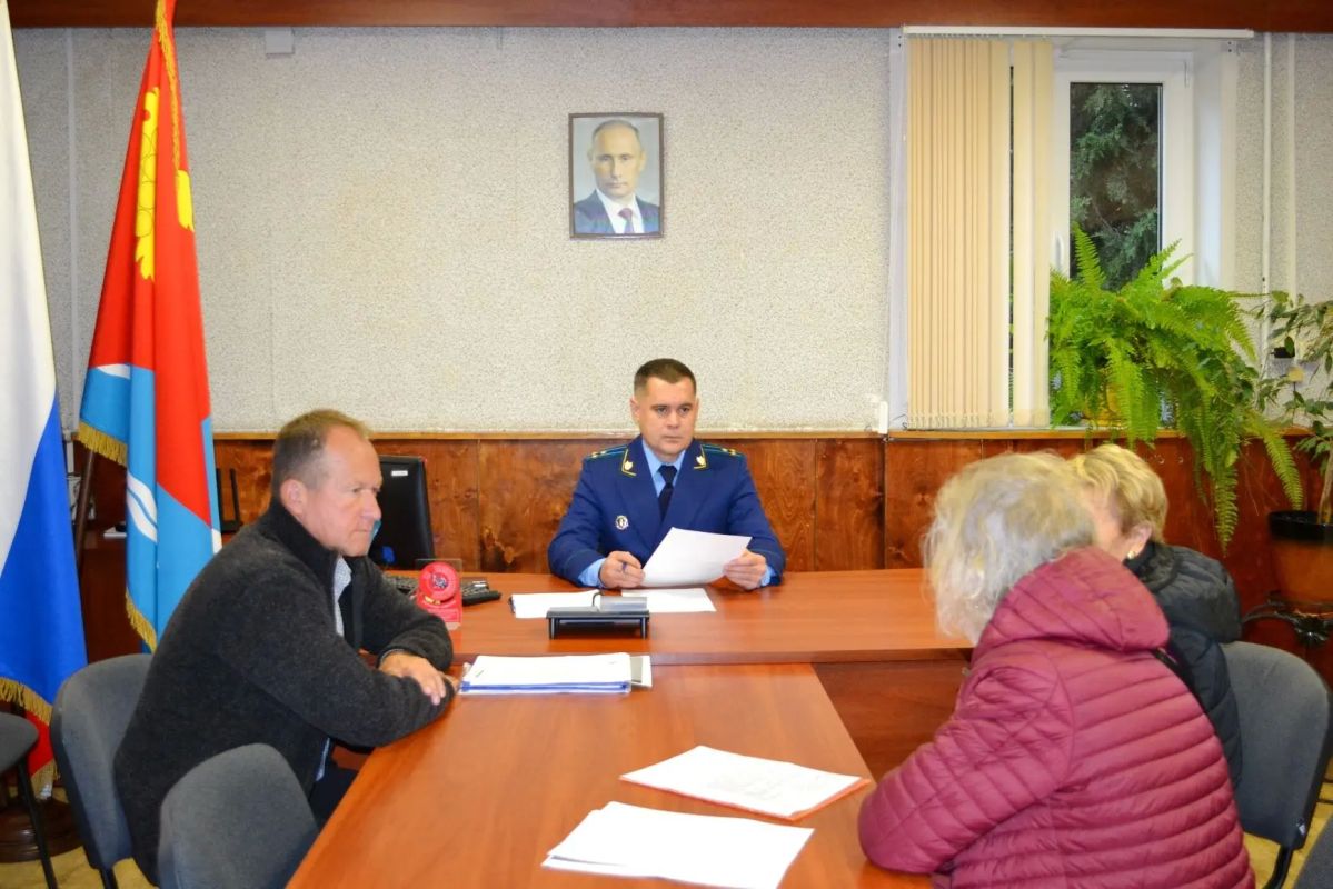 Заместитель прокурора города Севастополя Анатолий Абраменко провел выездной прием жителей Андреевского муниципального округа Заместитель прокурора города Севастополя Анатолий Абраменко провел выездной прием жителей Андреевского муниципального округа