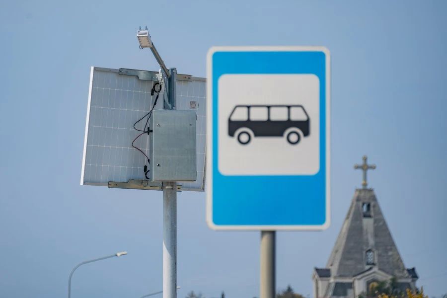 Пешеходные переходы и остановки Севастополя оборудуют автономным освещением Пешеходные переходы и остановки Севастополя оборудуют автономным освещением