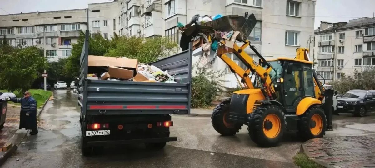 В Севастополе за день вывезли более 376 тонн мусора В Севастополе за день вывезли более 376 тонн мусора