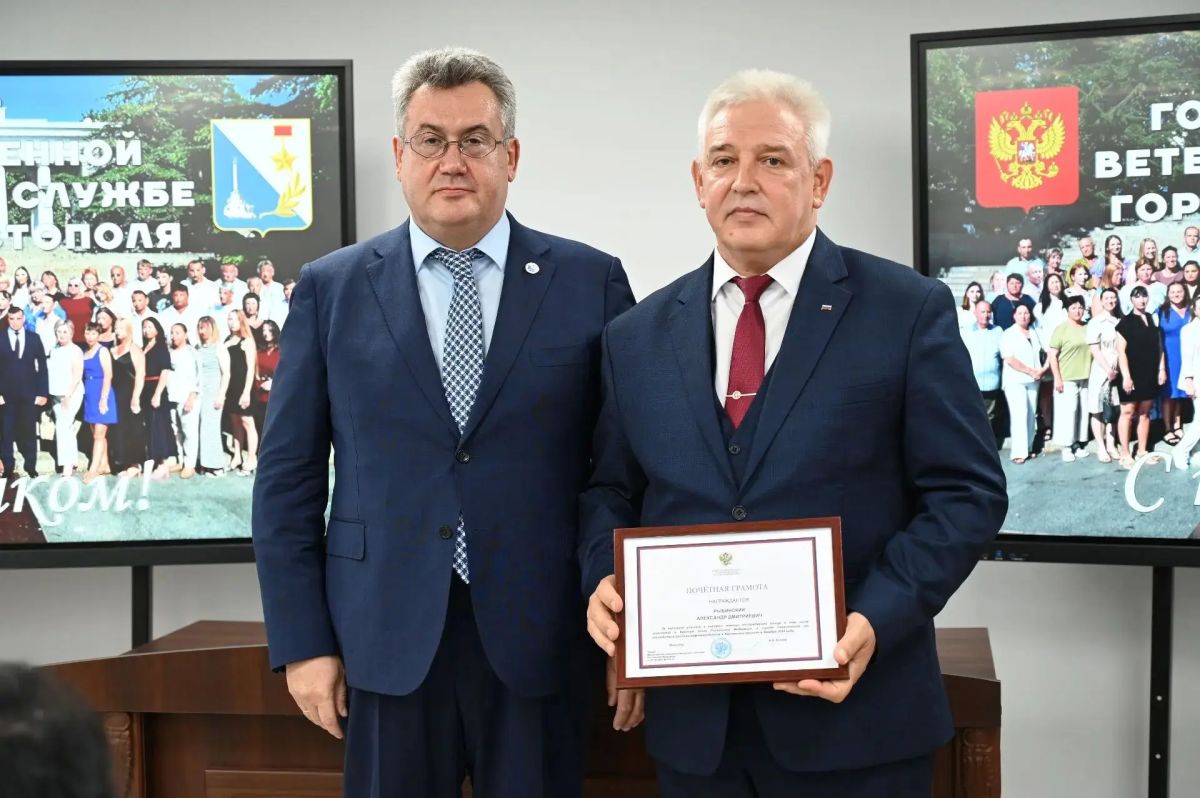 Николай Приставка: По поручению Губернатора Михаила Владимировича Развожаева вручил сотрудникам государственной ветеринарной службы Севастополя благодарности и благодарственные письма Губернатора Севастополя за... Николай Приставка: По поручению Губернатора Михаила Владимировича Развожаева вручил сотрудникам государственной ветеринарной службы Севастополя благодарности и благодарственные письма Губернатора Севастополя за...