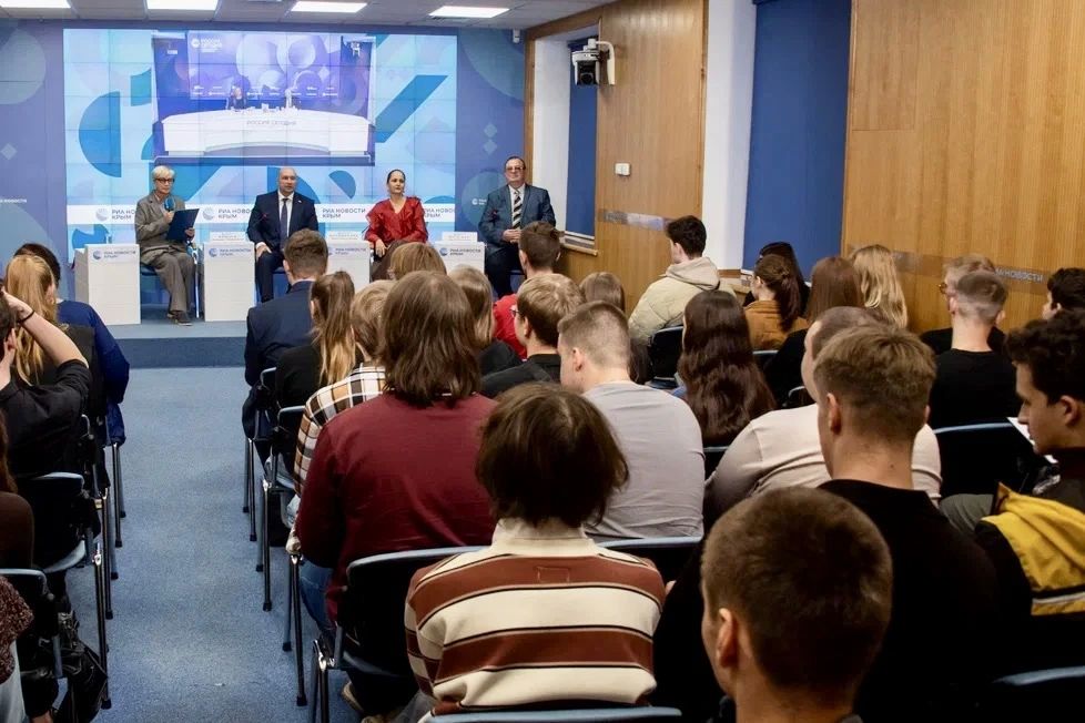 Владимир Немцев: Сегодня между прессцентром «РИА Новости Крым» в Симферополе и Московским прессцентром «РИА Новости» состоялся телемост, посвящённый презентации монографии «Черноморские рубежи России» Владимир Немцев: Сегодня между прессцентром «РИА Новости Крым» в Симферополе и Московским прессцентром «РИА Новости» состоялся телемост, посвящённый презентации монографии «Черноморские рубежи России»