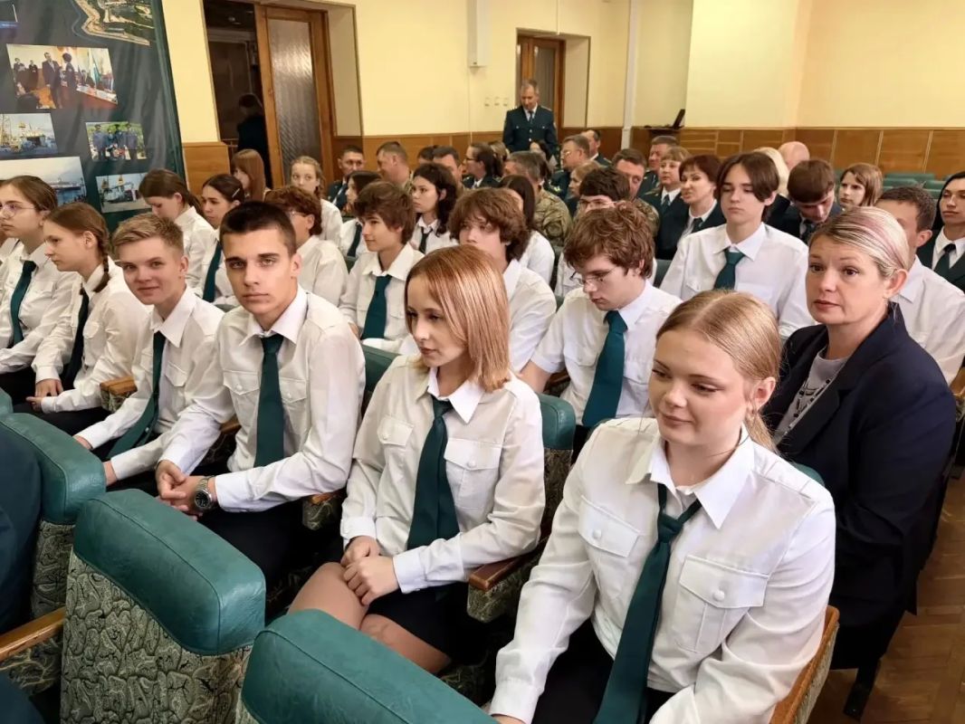 В этом учебном году в севастопольской школе №44 имени В.В. Ходырева открылся первый в регионе таможенный класс В этом учебном году в севастопольской школе №44 имени В.В. Ходырева открылся первый в регионе таможенный класс