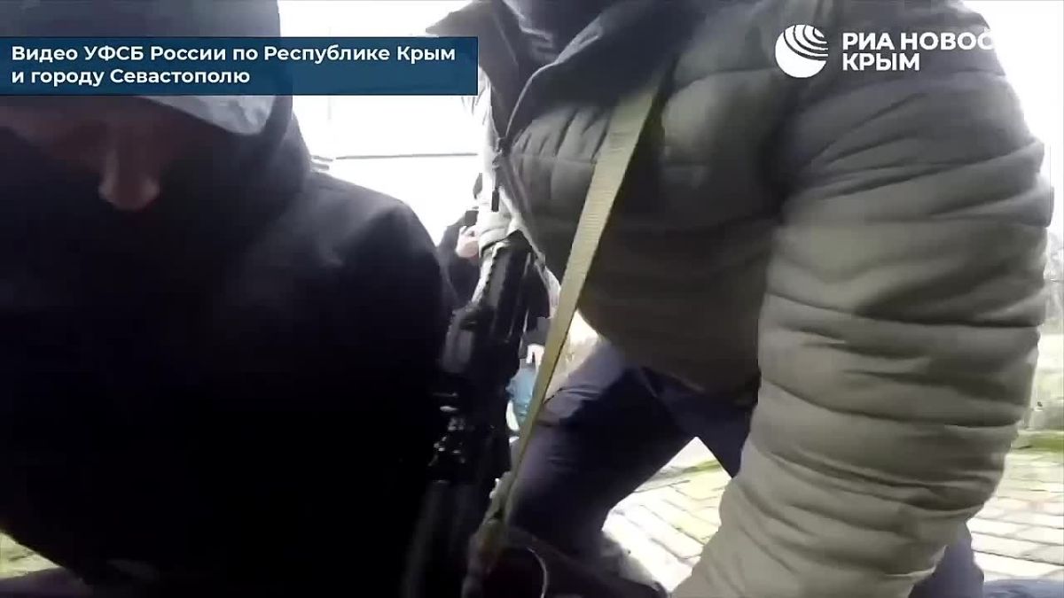 8,5 лет "строгача" на двоих получили двое крымчан за незаконный оборот оружия