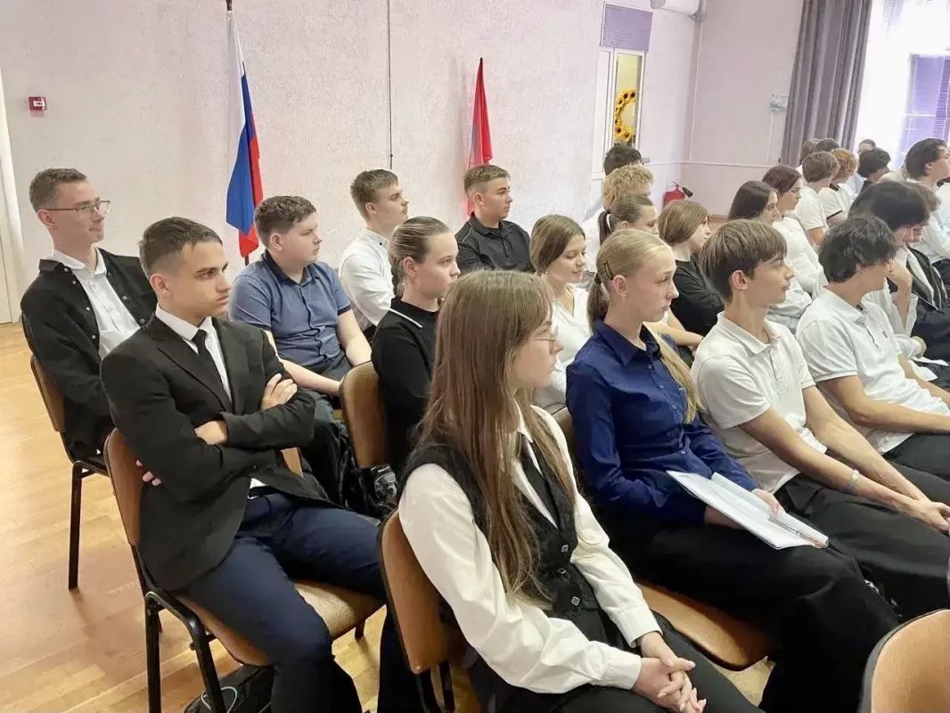 В школе №49 прошла эксклюзивная мастер-лекция «Россия — энергетическая держава» В школе №49 прошла эксклюзивная мастер-лекция «Россия — энергетическая держава»