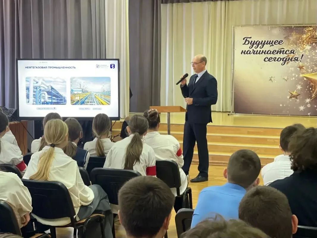 В школе №49 прошла эксклюзивная мастер-лекция «Россия — энергетическая держава» В школе №49 прошла эксклюзивная мастер-лекция «Россия — энергетическая держава»
