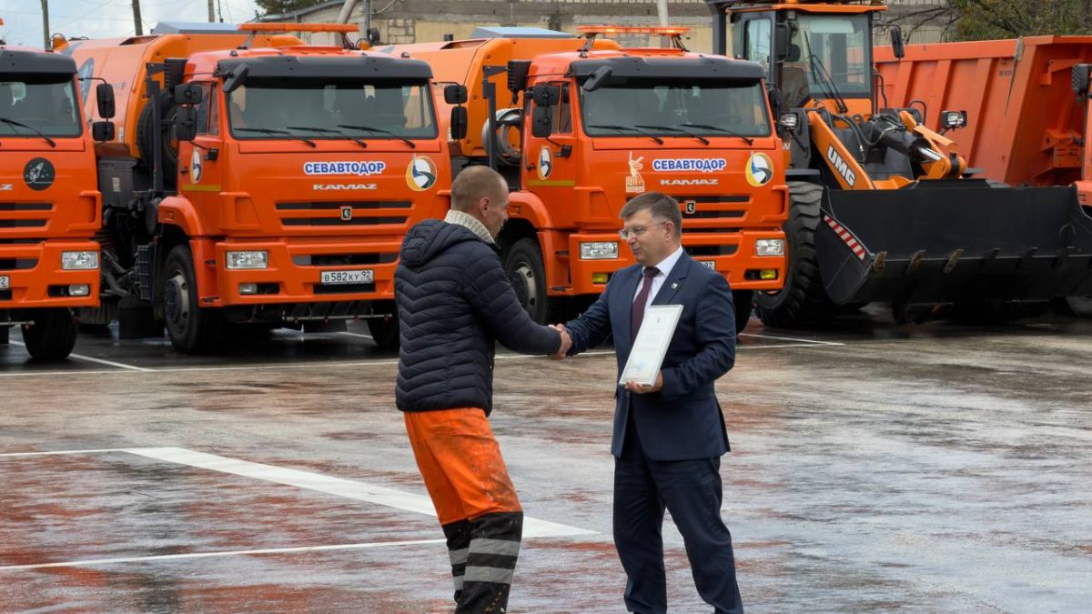 Рабочий день начал на позитивной ноте — принял участие в торжественном собрании в преддверии Дня работника дорожного хозяйства Рабочий день начал на позитивной ноте — принял участие в торжественном собрании в преддверии Дня работника дорожного хозяйства